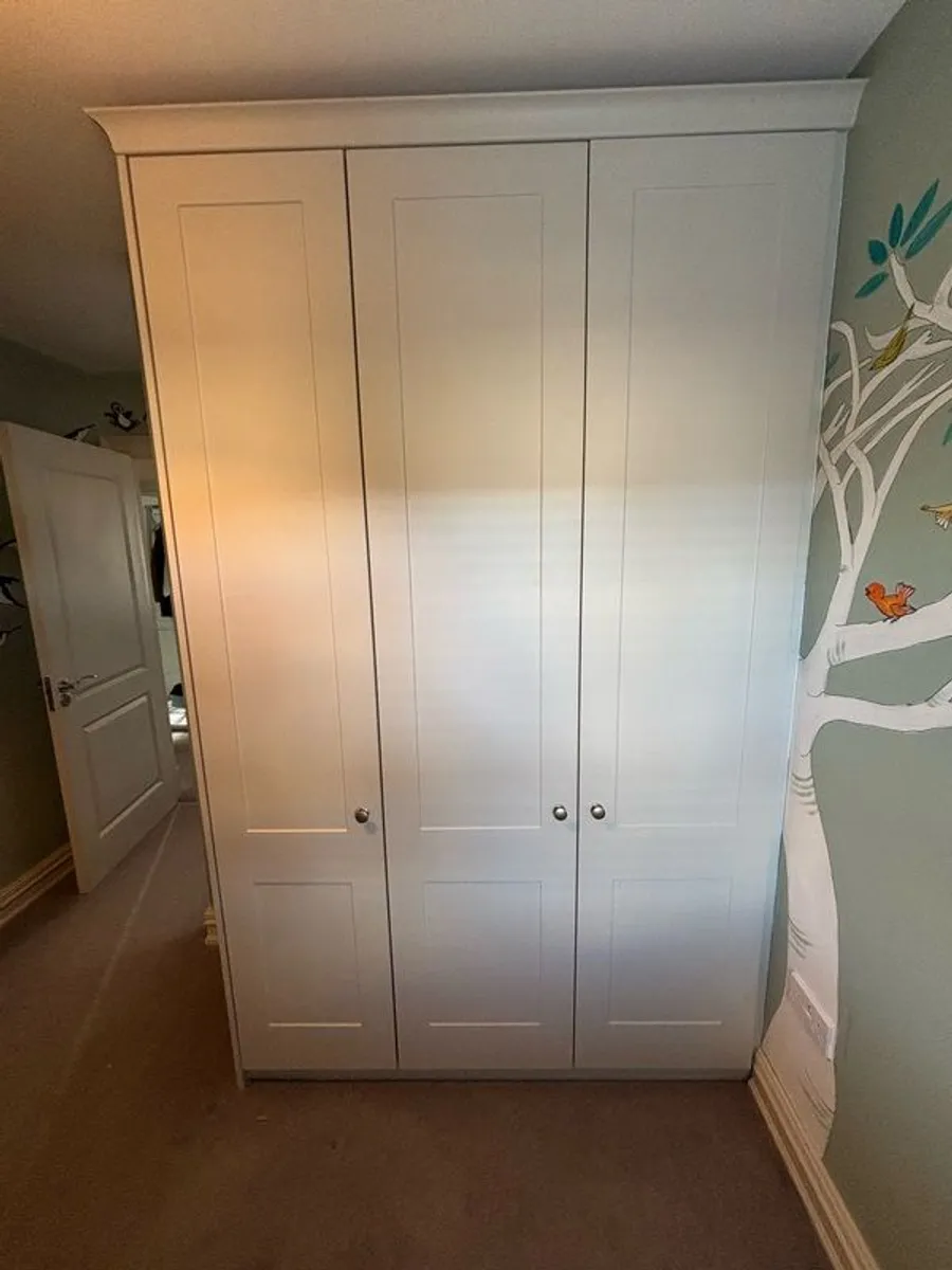Fitted wardrobe - Image 1