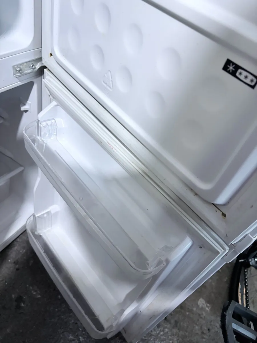 Refrigerator - Image 4