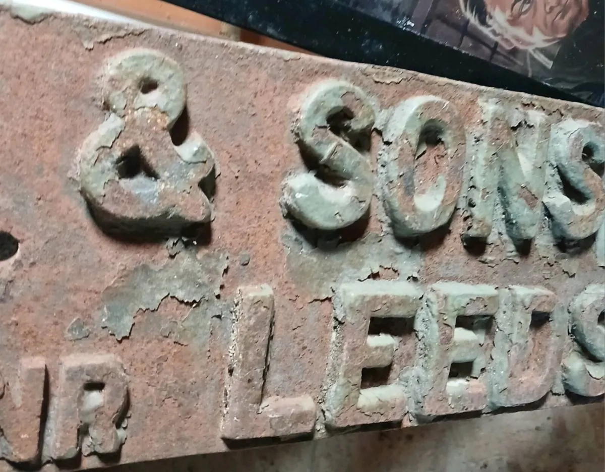 Huge solid cast iron name plate - Image 4