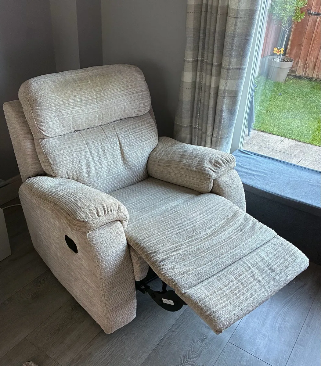 3 piece recliner sofa: 3 + 2-seaters and armchair - Image 4