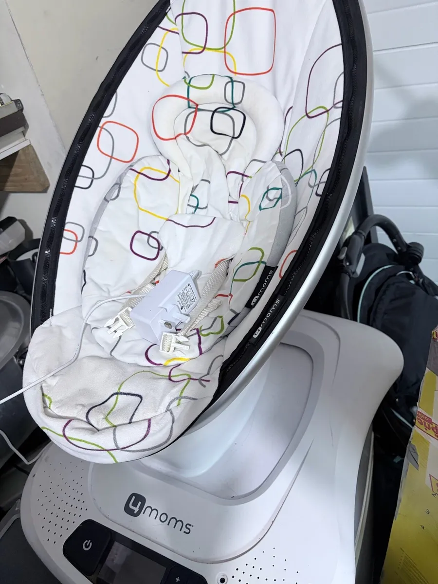 4 moms swinging chair - Image 3