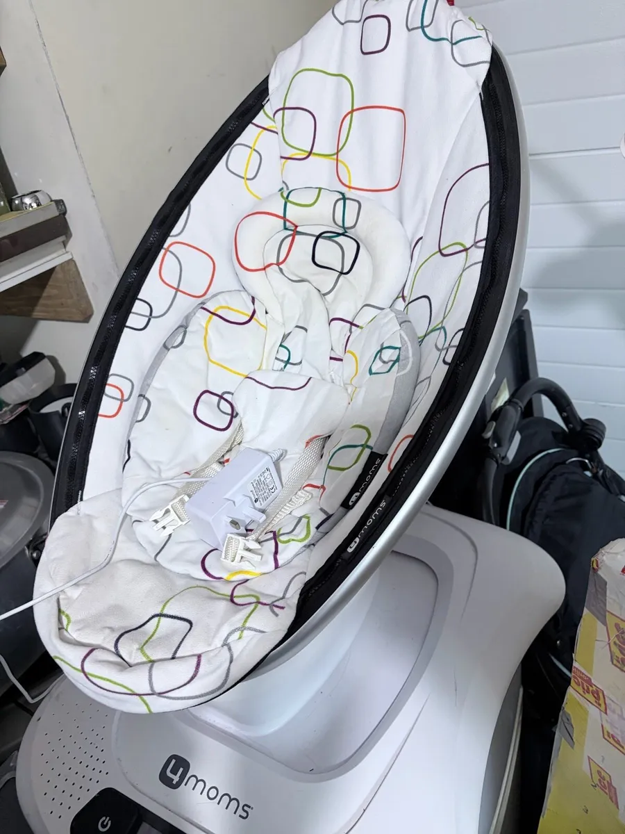4 moms swinging chair - Image 4