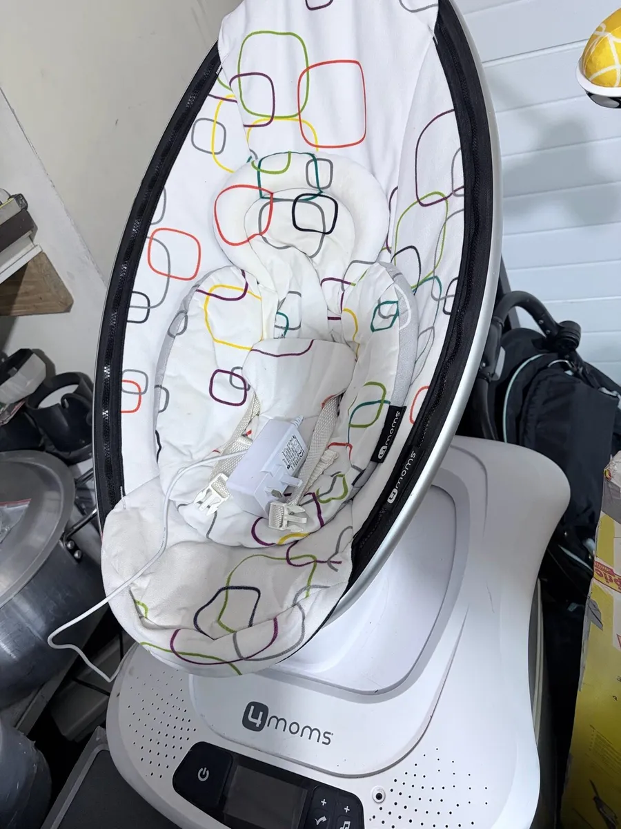 4 moms swinging chair - Image 1