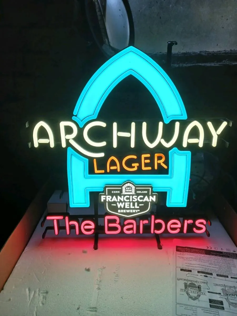 Neon pub light The Barbers - Image 1