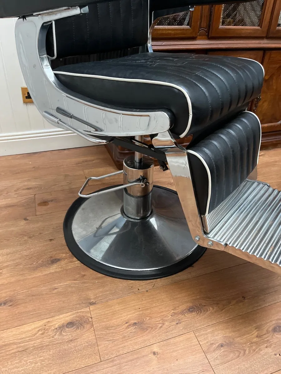 Barbers chair - Image 4