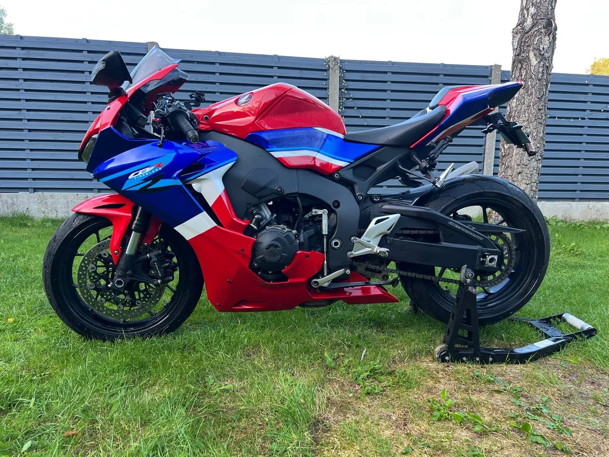 Honda CBR1000RR - Image 2