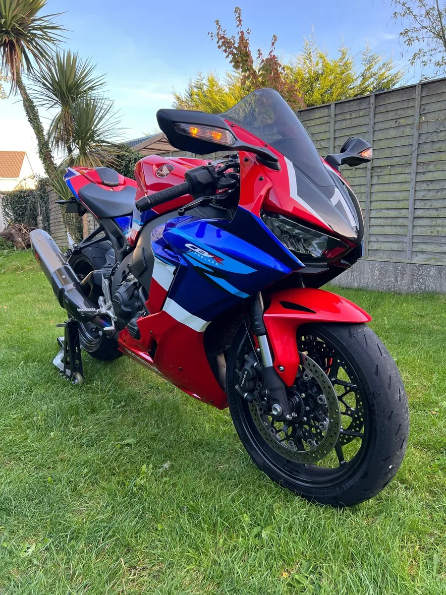 Honda CBR1000RR - Image 3