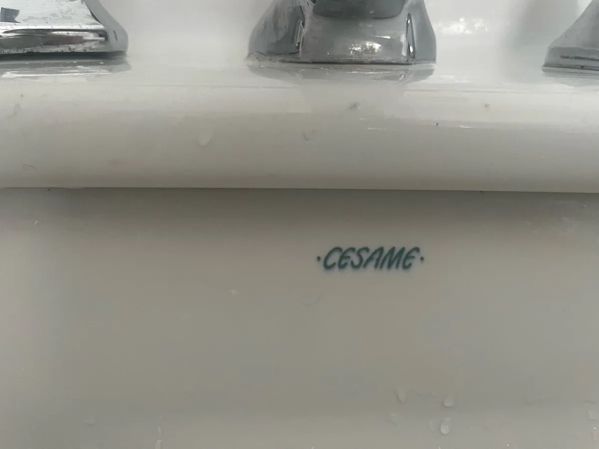Beautiful Large "Cesame" Console Sink - Image 2