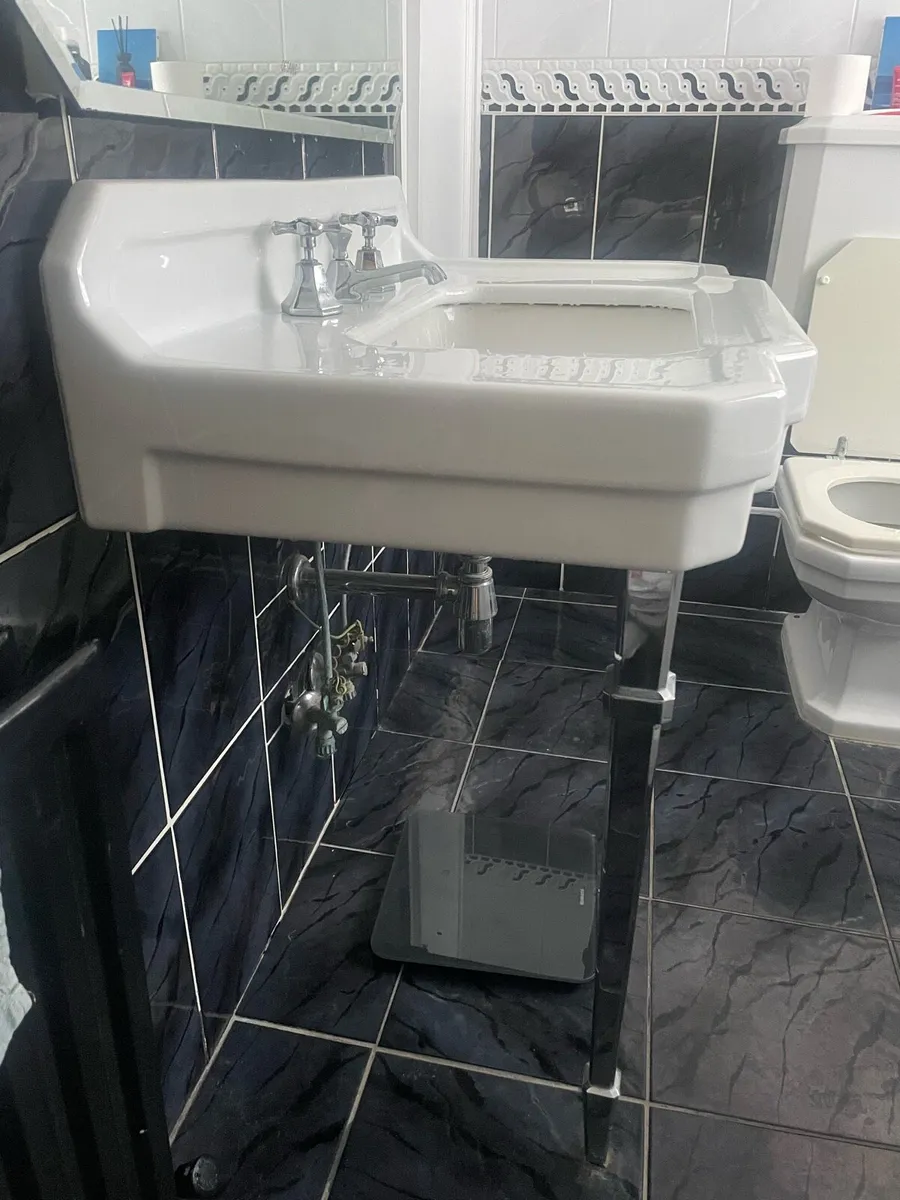 Beautiful Large "Cesame" Console Sink - Image 4
