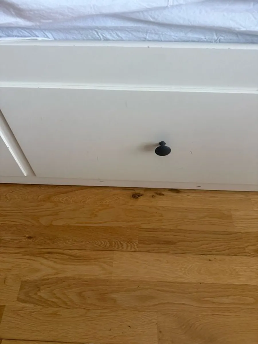 IKEA HEMNES Day-bed with 3 drawers, 2 mattresses, mattress protectors and sheets. Full package. - Image 2