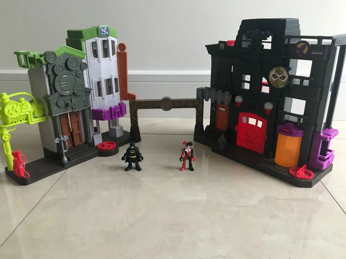 Imaginext Batman Crime Alley Toy - Image 1
