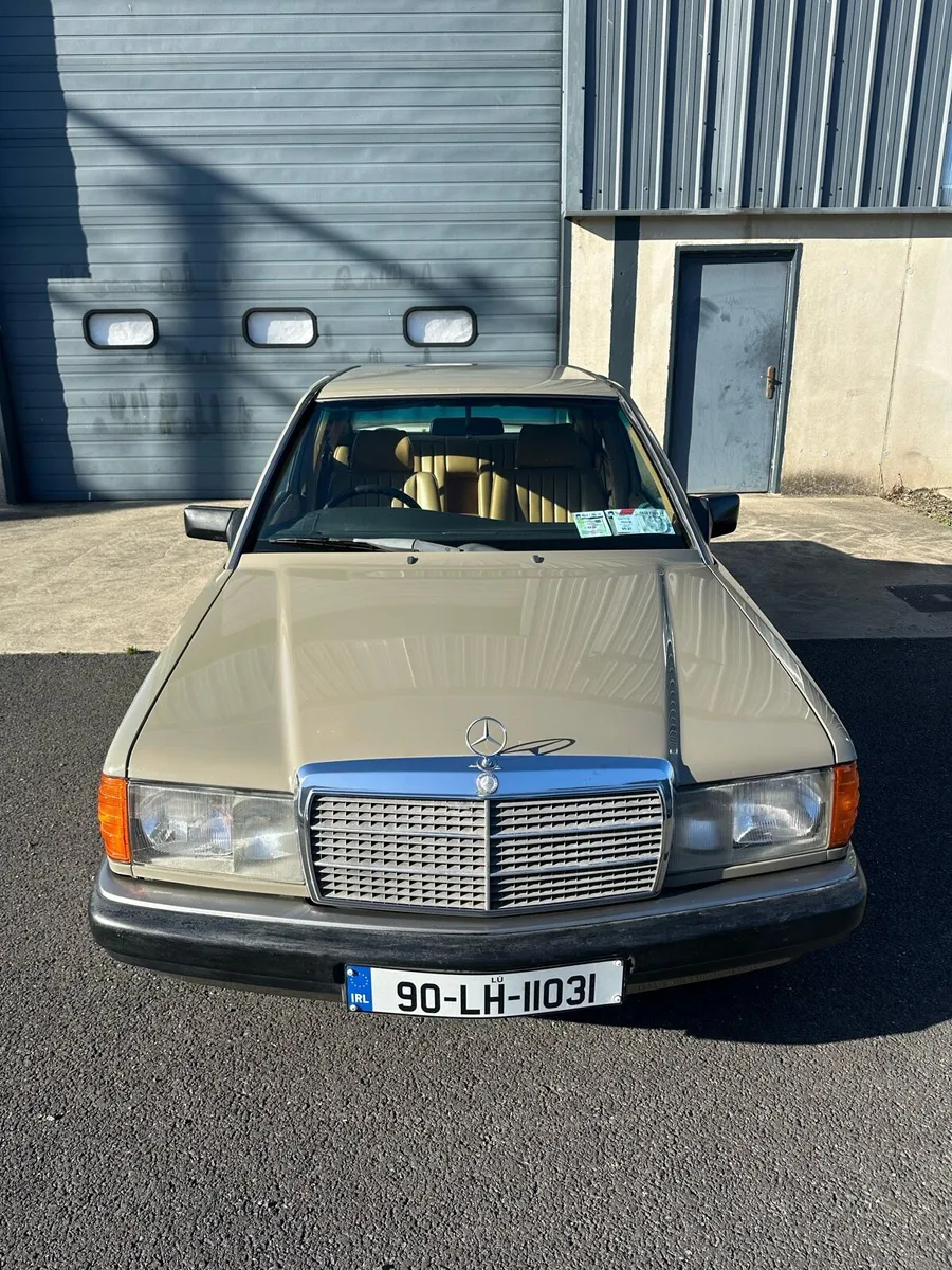Mercedes 190E 2.0 - Image 2