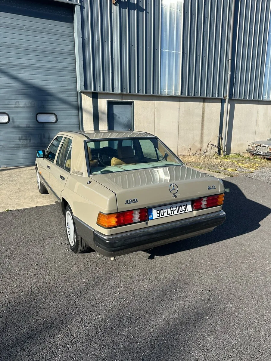 Mercedes 190E 2.0 - Image 4