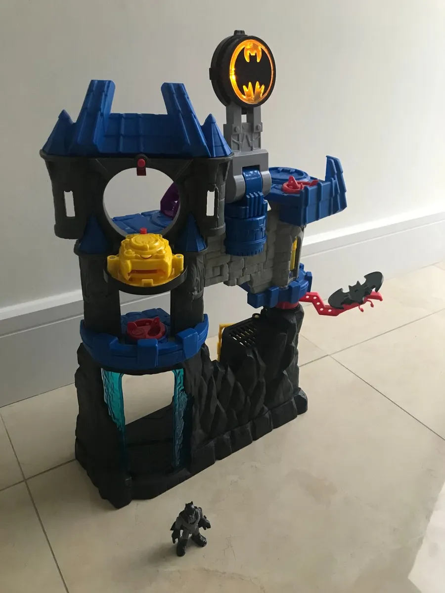 Imaginext Batman Wayne Manor Toy - Image 2