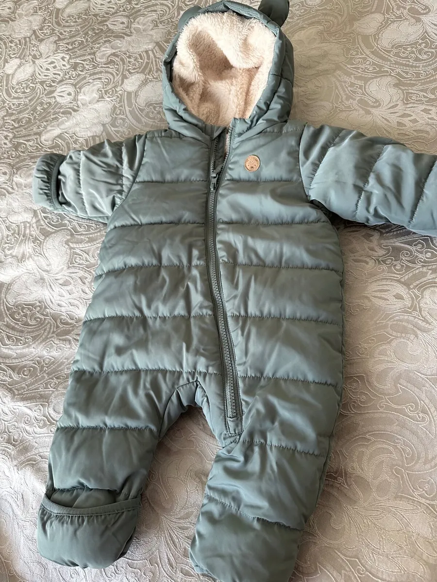 0-4m baby  2 Snowsuits - Image 3