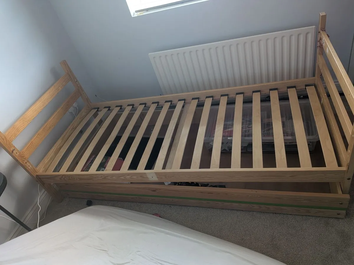 Single bed with electric blanket - Image 2