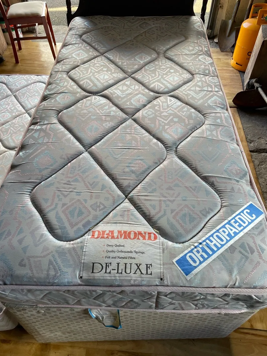 Single bed and orthopaedic mattress - Image 1