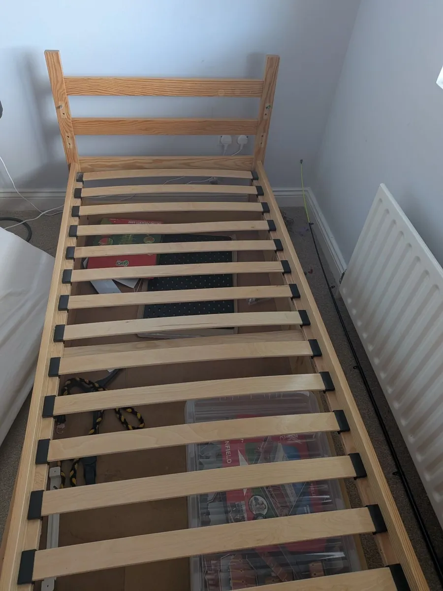 Single bed with electric blanket - Image 3