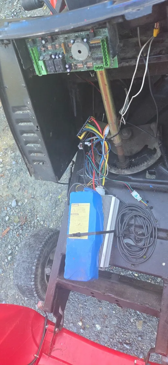Ride on electric and trailer - Image 1