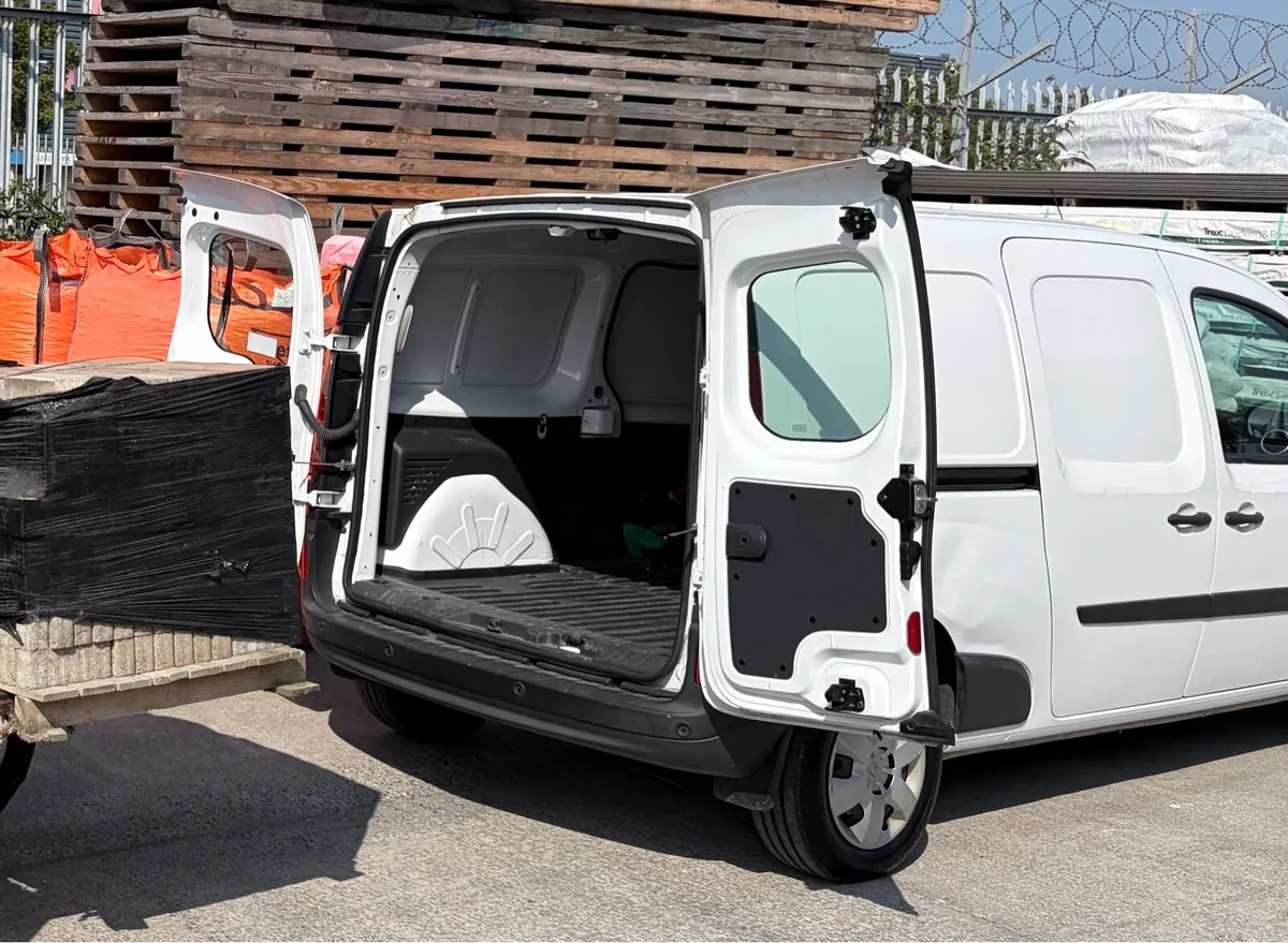 Renault Kangoo Z.E. 2020 Only 2800km - Image 4