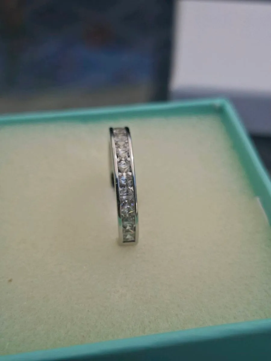 Stunning 925 Sterling Silver Ladies Eternity Ring - Image 2