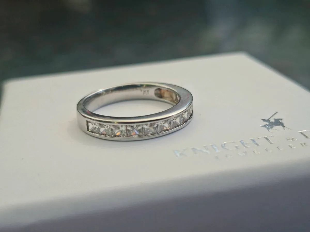Stunning 925 Sterling Silver Ladies Eternity Ring - Image 1