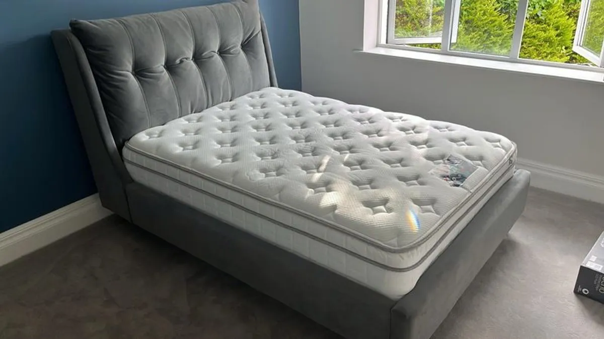Double bed frame - Image 1