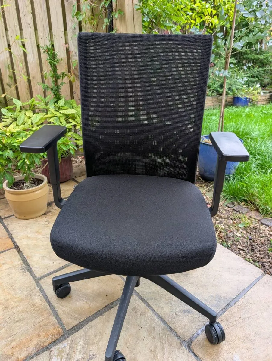 Ergonomic office chair - Image 3