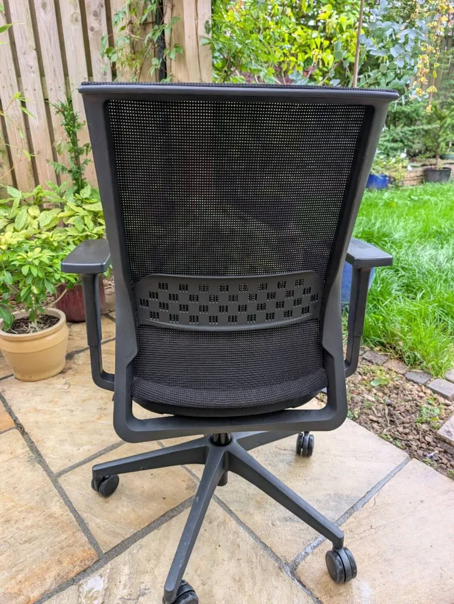 Ergonomic office chair - Image 4