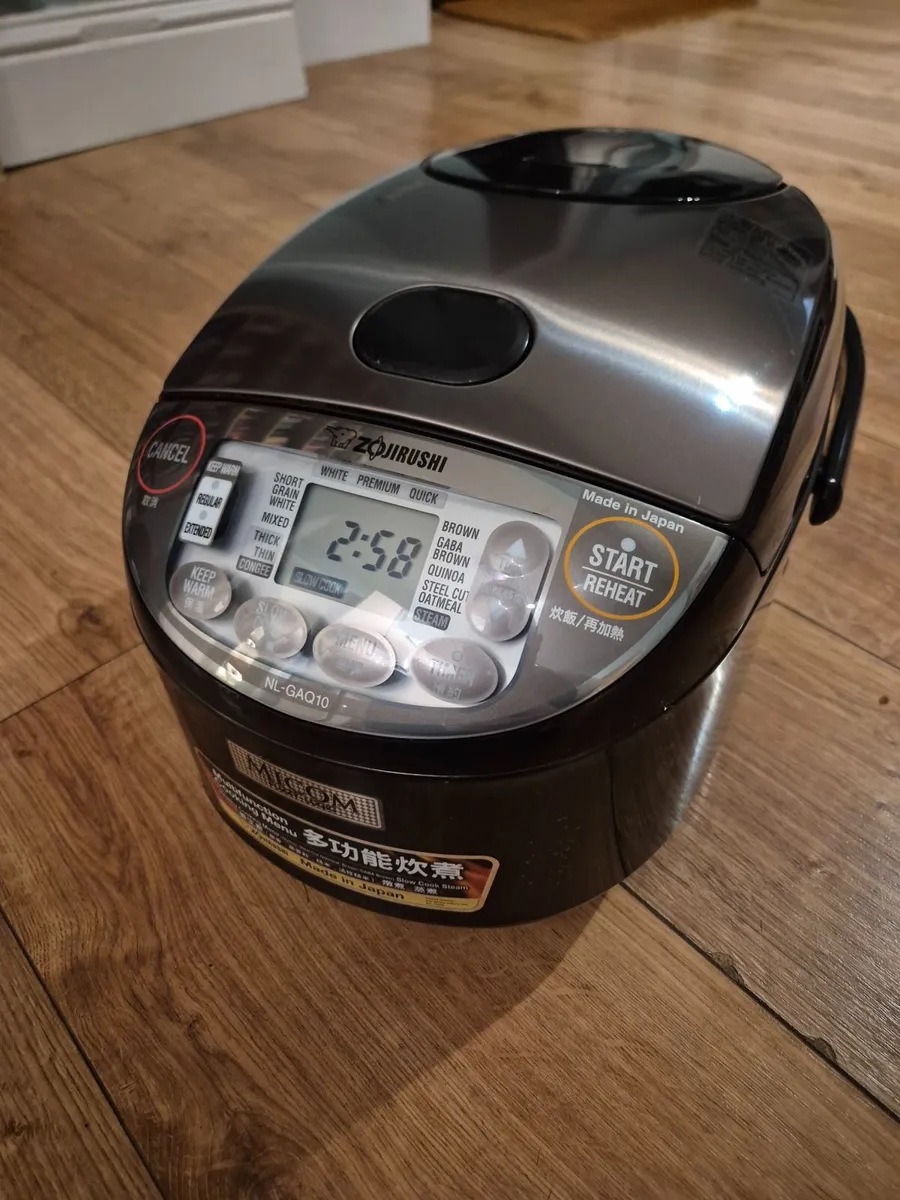 Zohjirushi Rice Cooker - Image 1