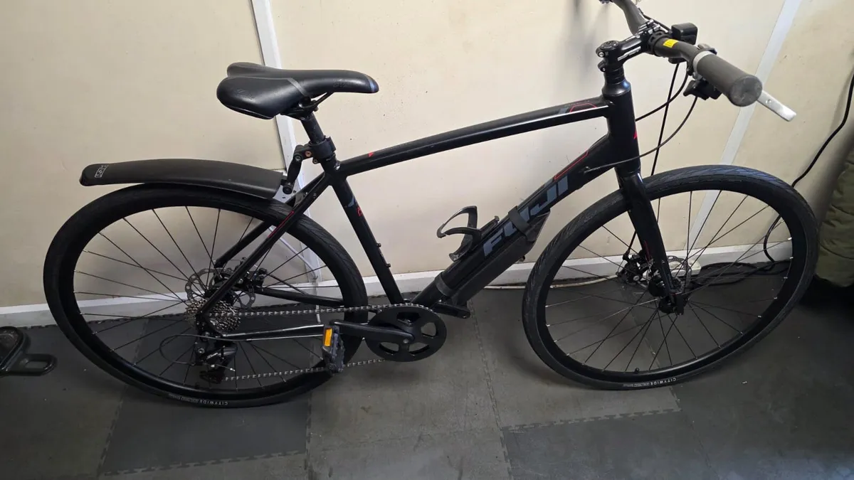 Fuji Hybrid Bike 28” / 700c – 19” Frame - Image 1