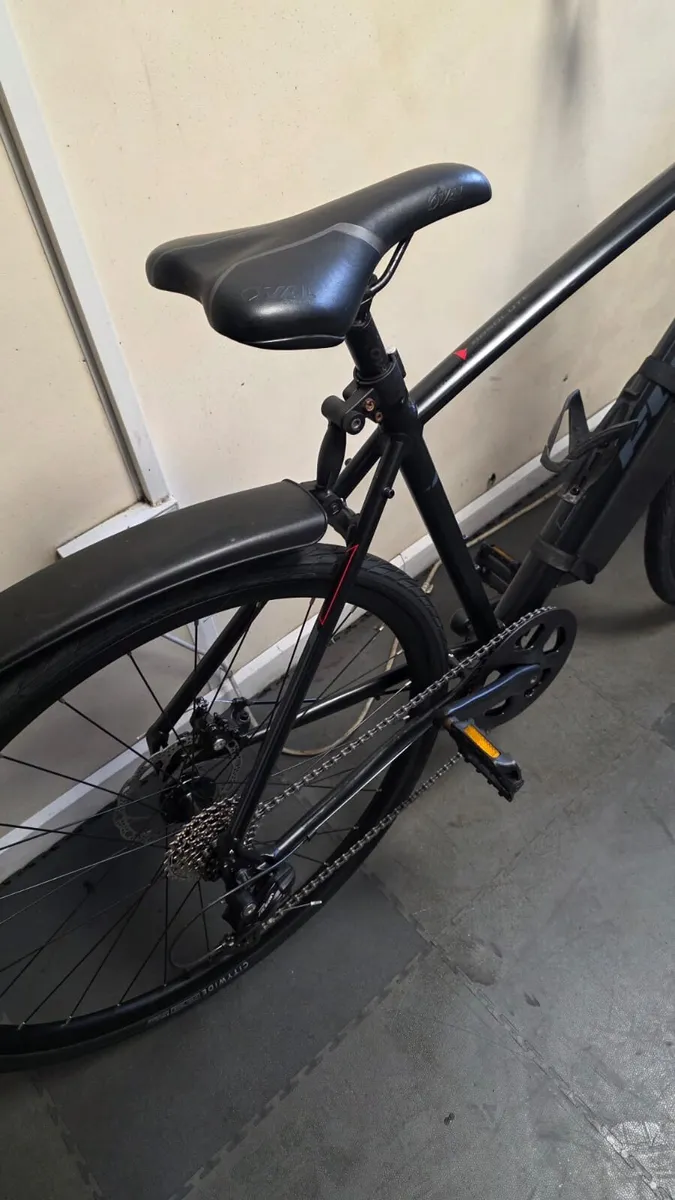 Fuji Hybrid Bike 28” / 700c – 19” Frame - Image 2