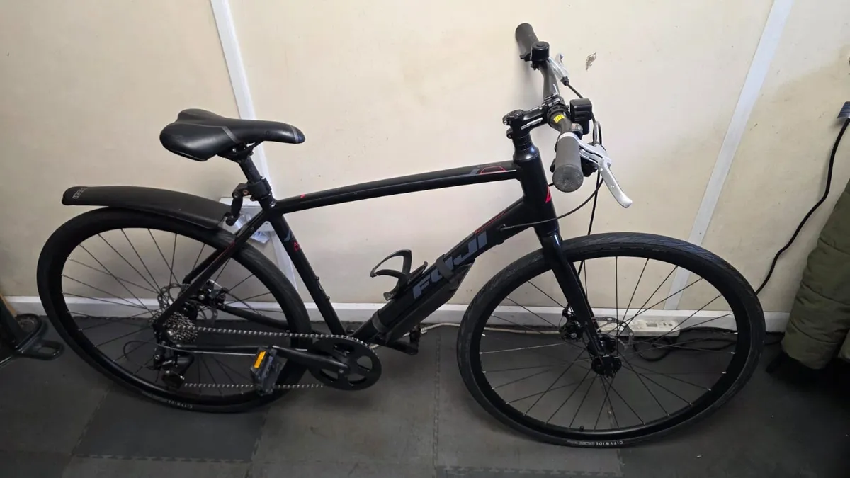 Fuji Hybrid Bike 28” / 700c – 19” Frame - Image 4