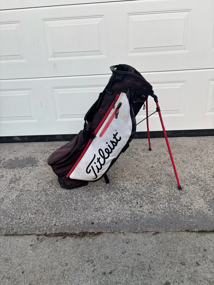Titleist Players 4 Golf Carry Bag - Image 1