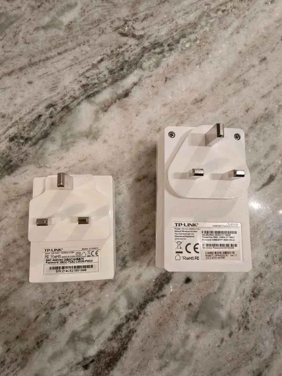 TP-Link (Extender +WIFI router) - Image 1