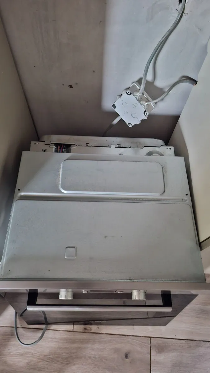 Bosch - electric oven, hob + extractor fan - Image 4