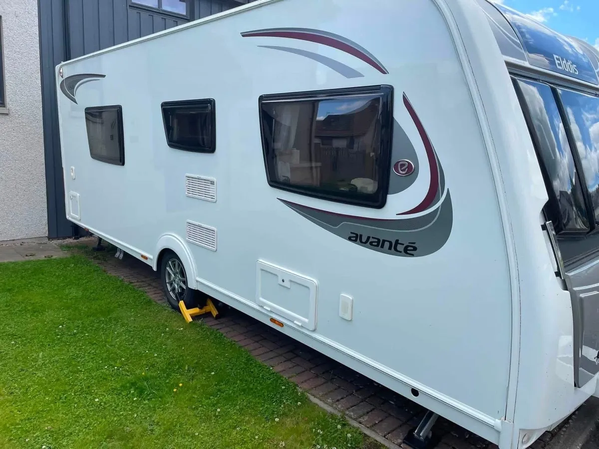 2018 Eldiss 4/5 berth island bed & remote mover - Image 3
