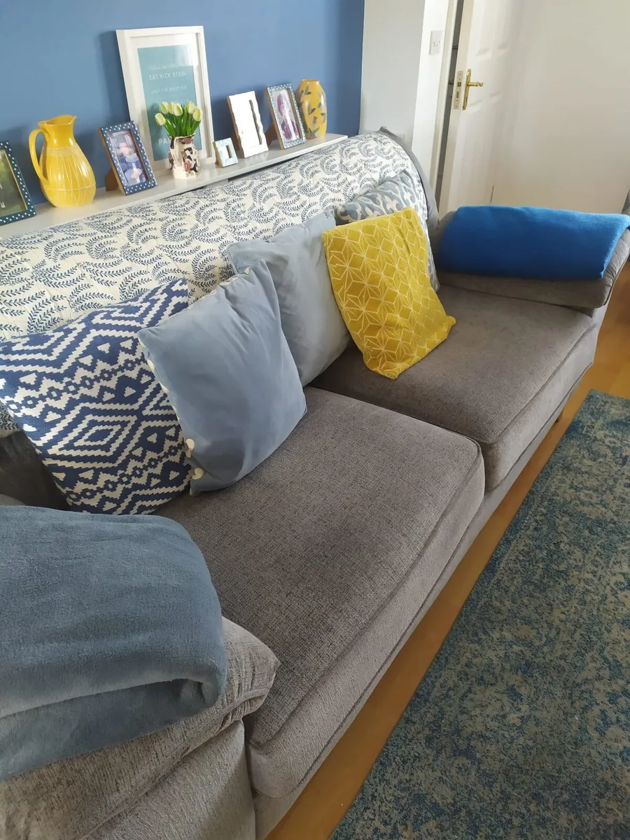 Couch - Image 4