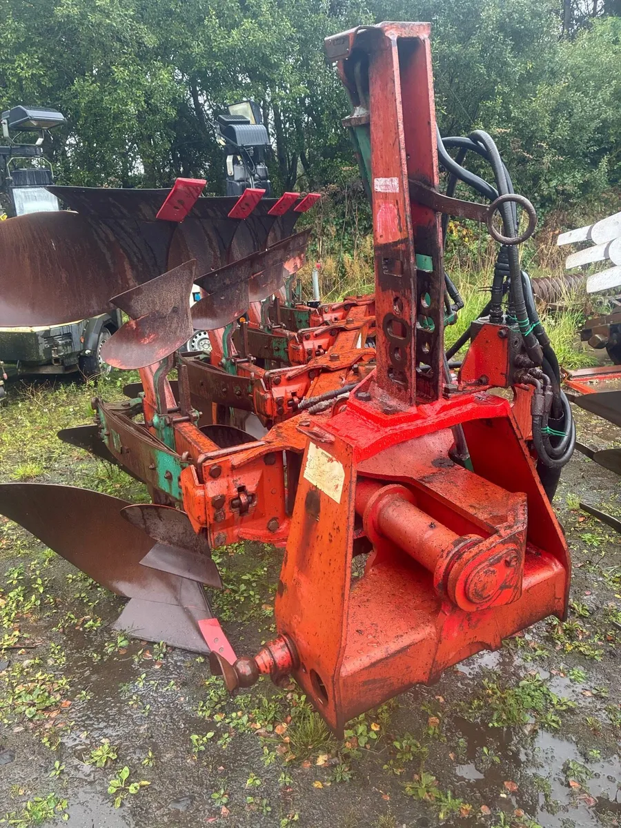 Kverneland plough - Image 1