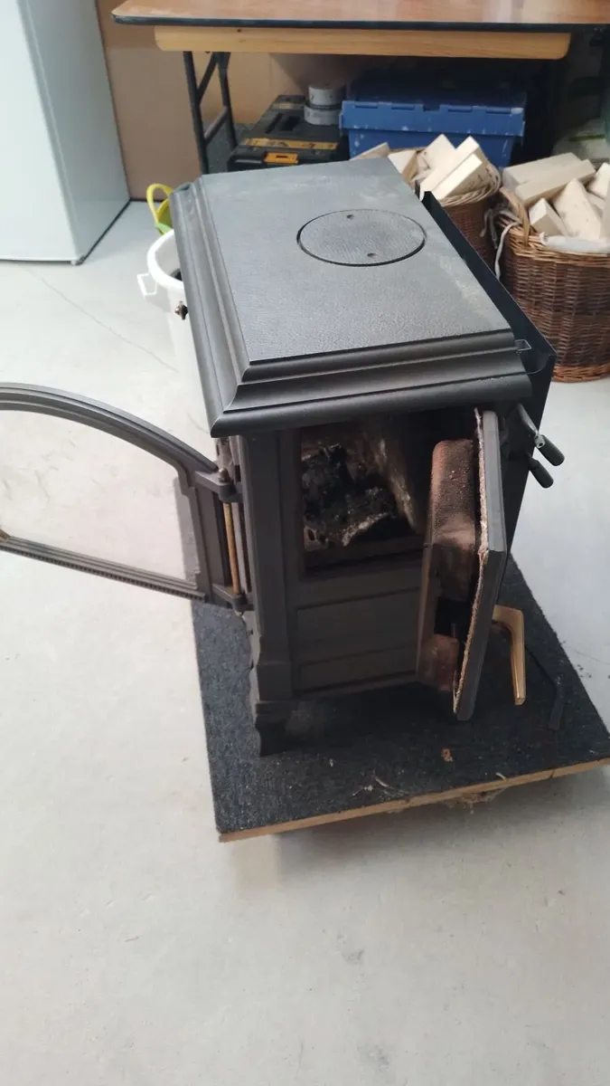 Stove with back boiler - Image 3