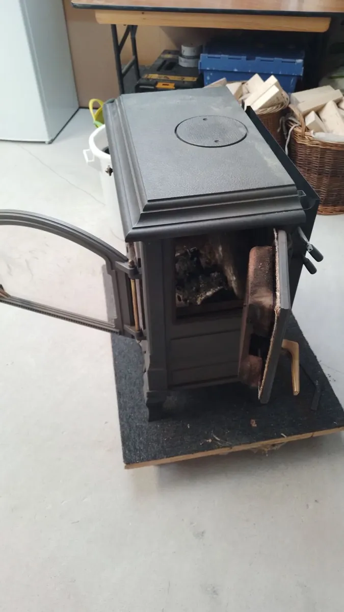 Stove with back boiler - Image 1