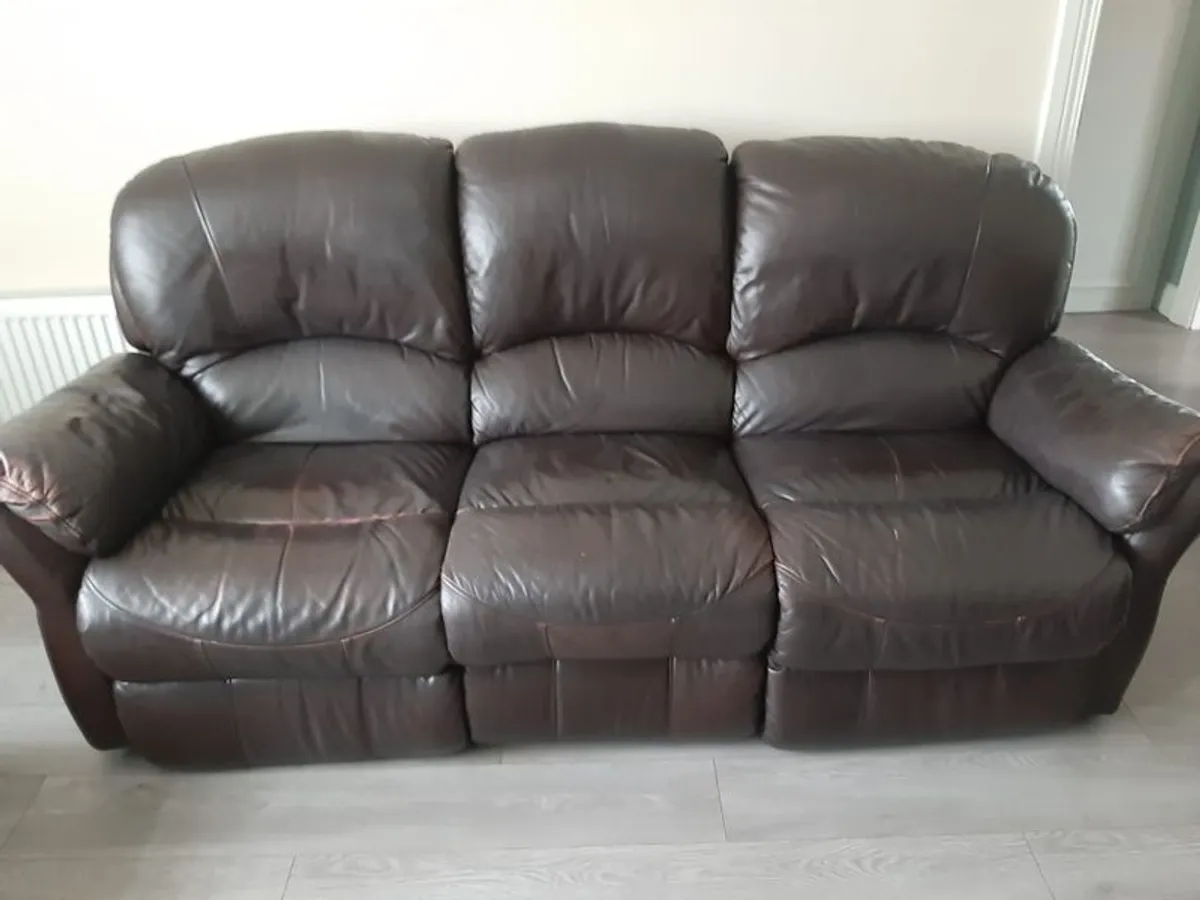 3 2 1 suite. Brown leather. - Image 3