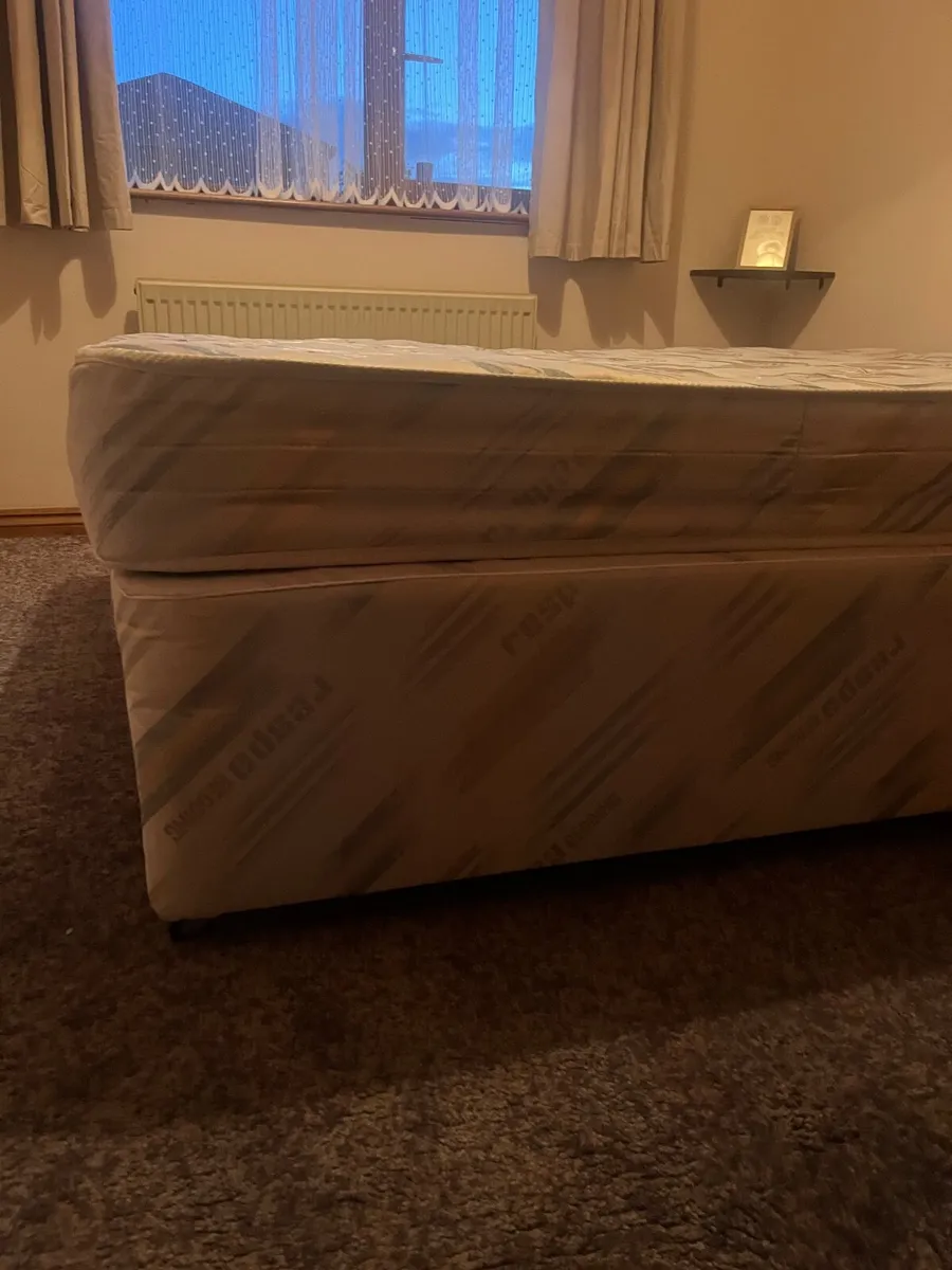 Double bed - Image 1