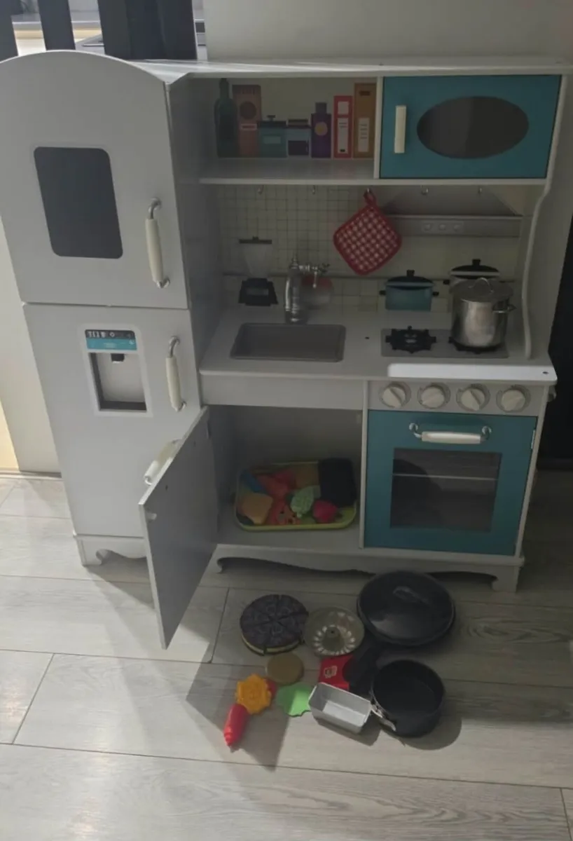 Big Wooden Kitchen - Image 1