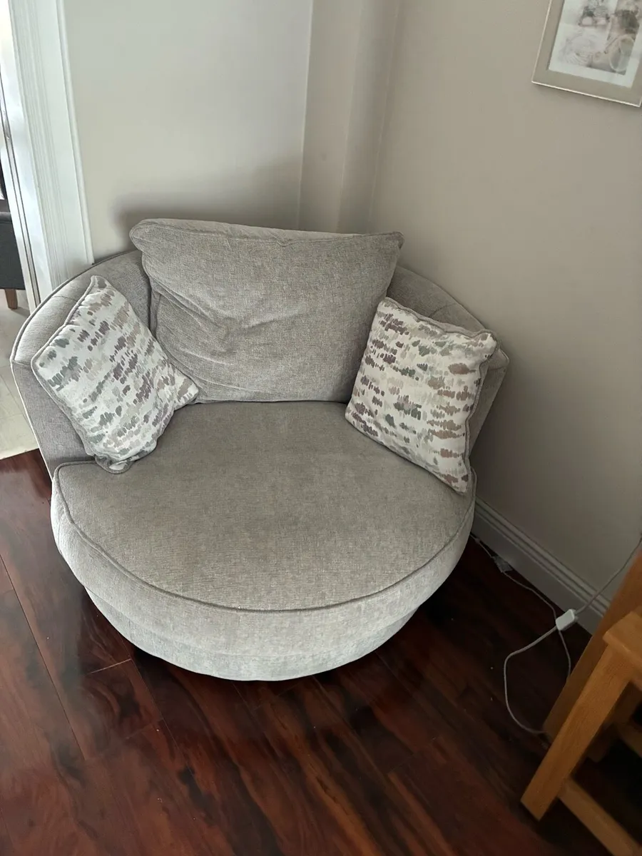 Corner sofa and love seat - Image 1