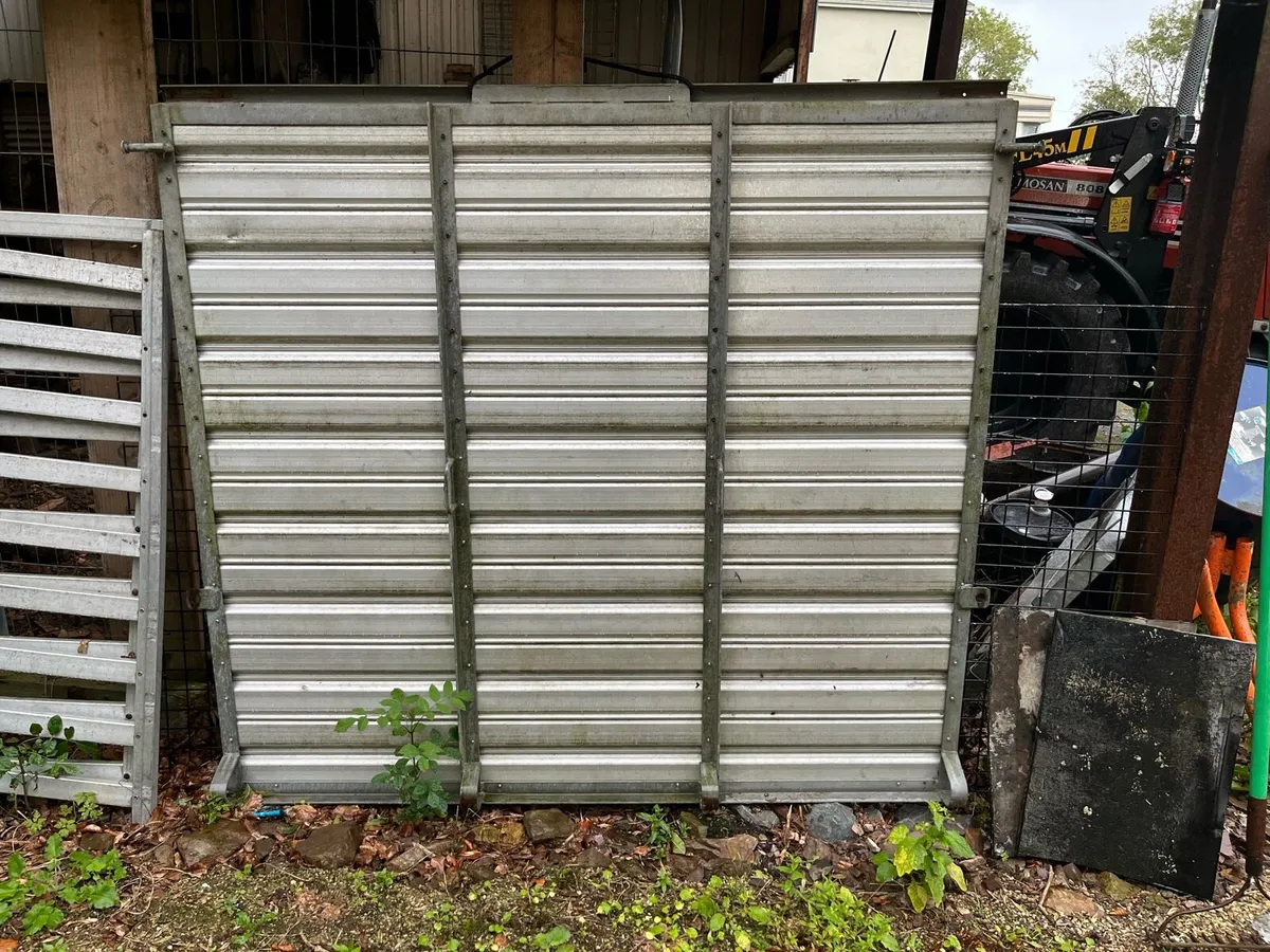 Cattle trailer ramp