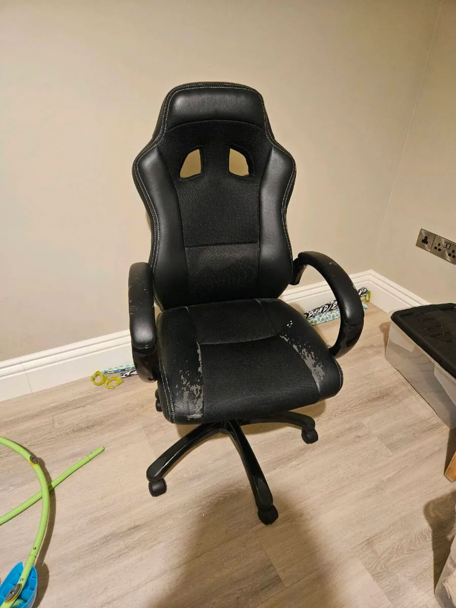 Rocker Gaming PC Desk and chair - Image 4