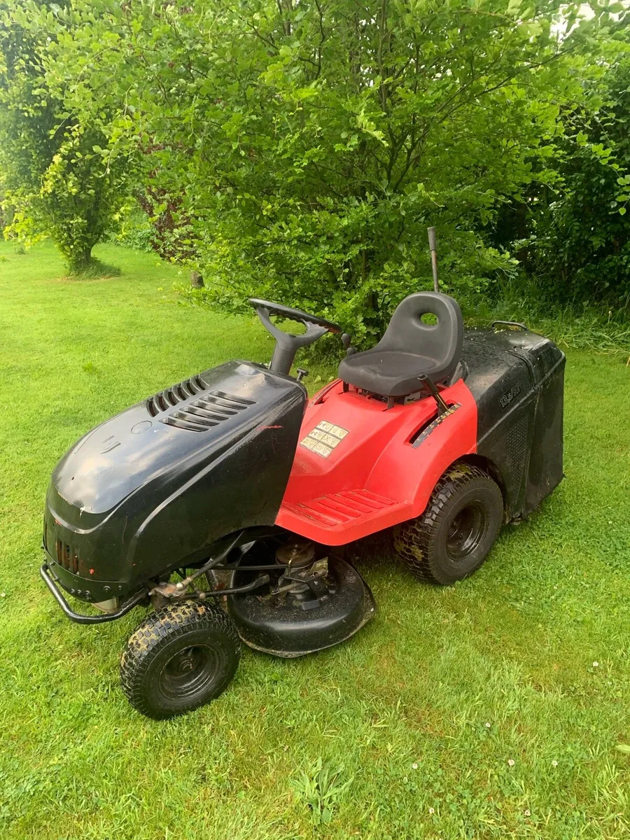Castlegarden ride on mower - Image 1