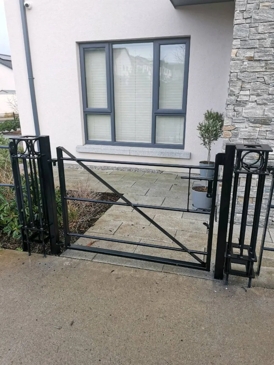 Gate - Image 1