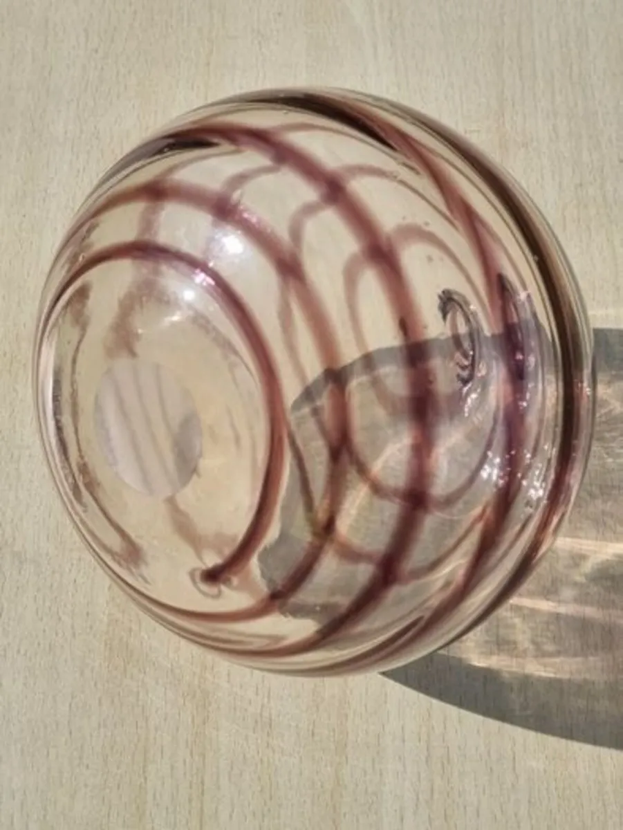 Vintage Woolworths Mauve Purple Swirl  glass vase - Image 3